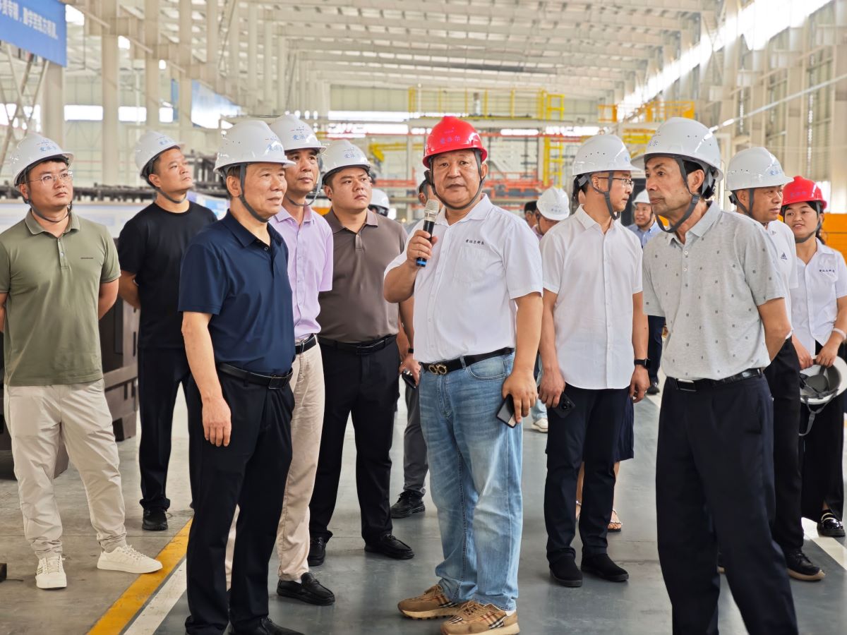 對標先進，共謀發(fā)展——新化縣企業(yè)家代表團赴婁星產(chǎn)業(yè)開發(fā)區(qū)考察學(xué)習(xí)